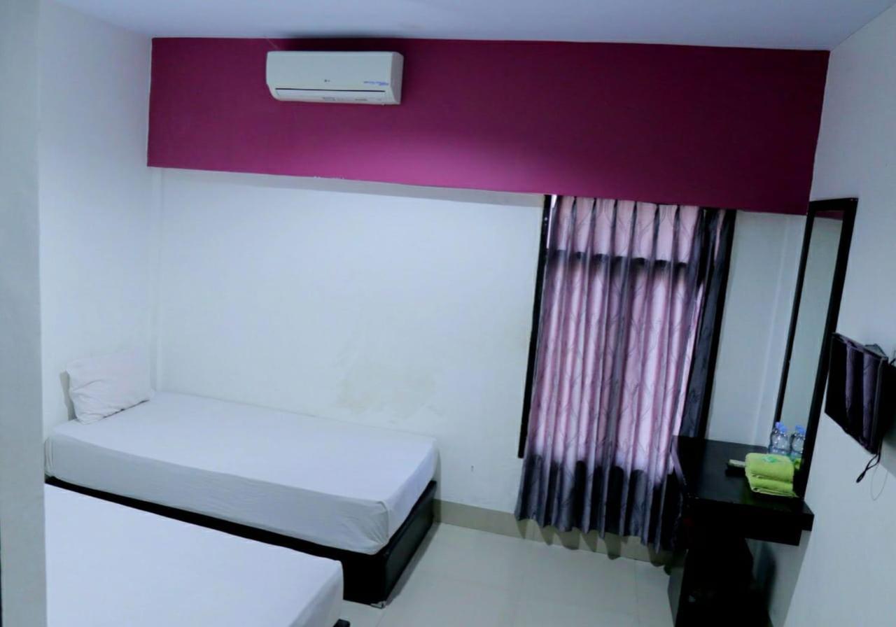 Hotel Reddoorz @ Pasangkayu Mamuju Utara Exterior foto