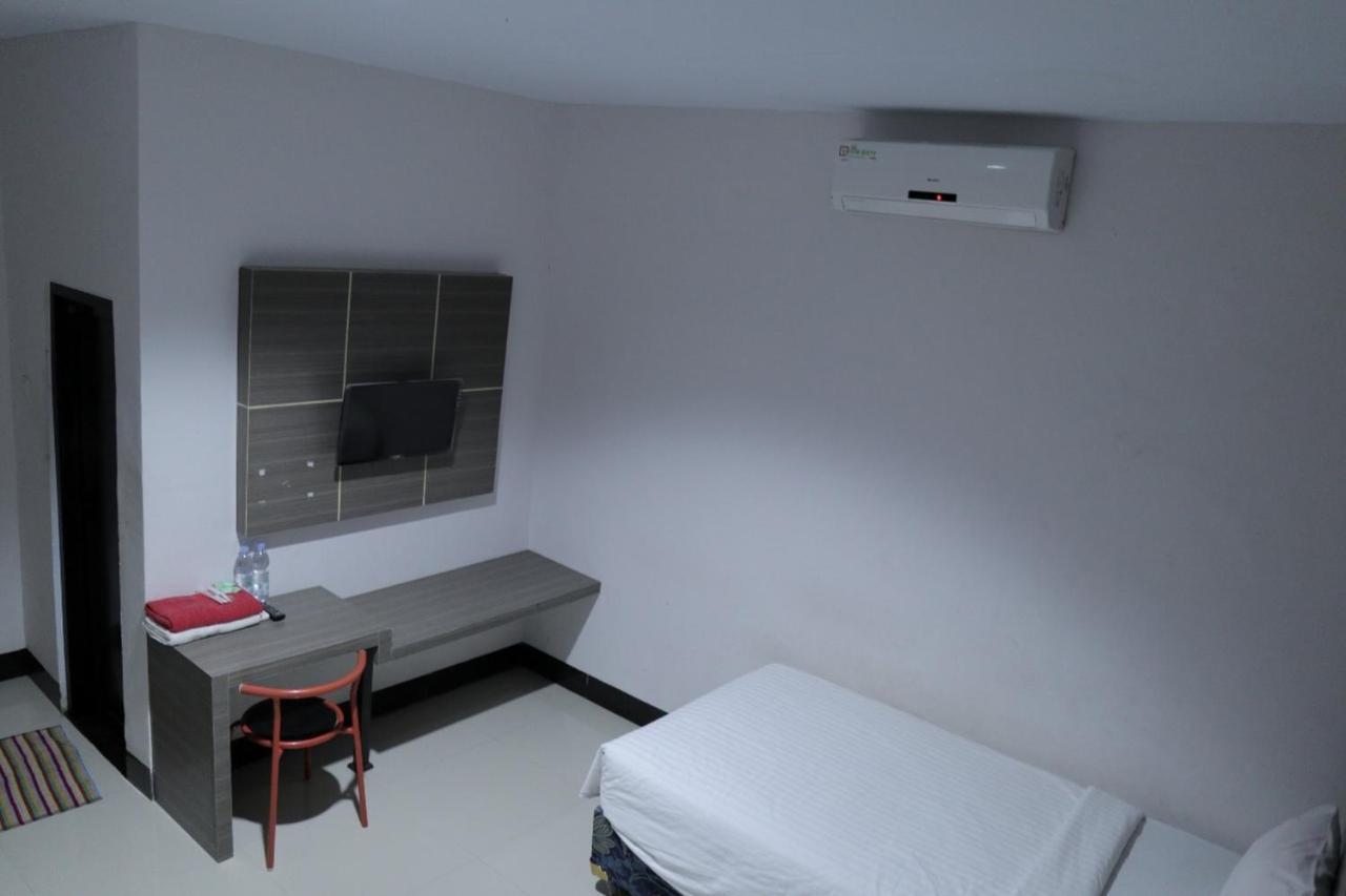 Hotel Reddoorz @ Pasangkayu Mamuju Utara Exterior foto