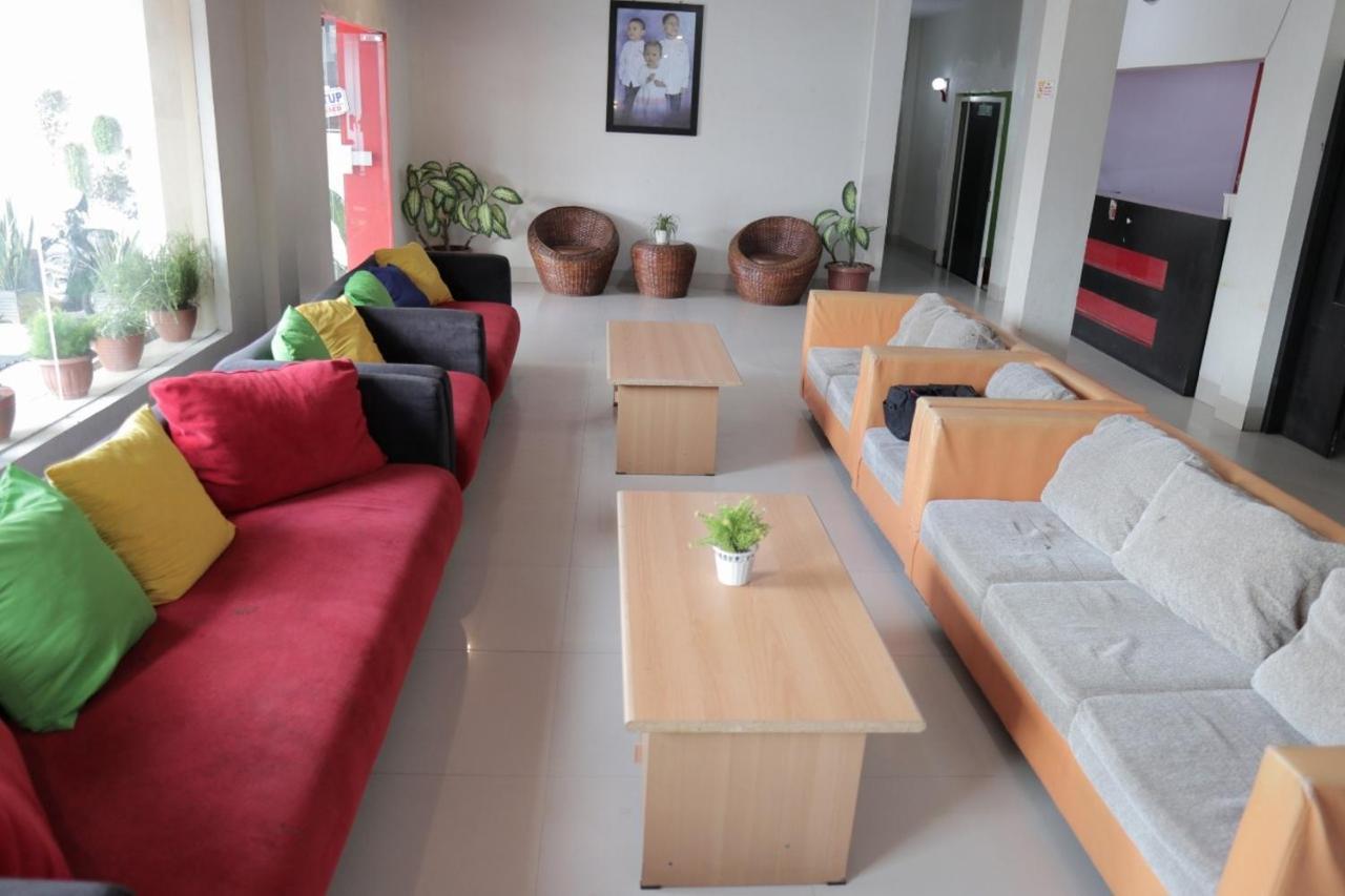 Hotel Reddoorz @ Pasangkayu Mamuju Utara Exterior foto