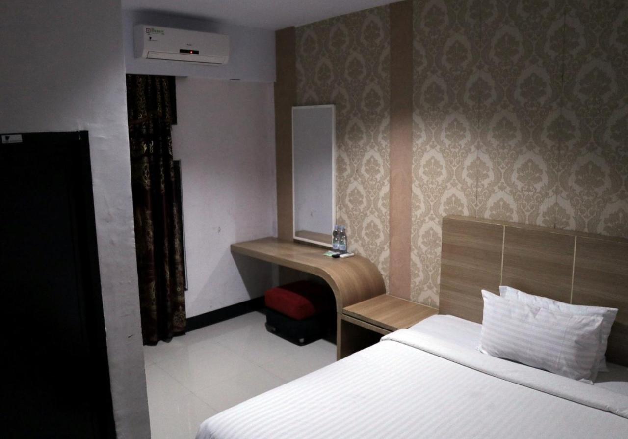 Hotel Reddoorz @ Pasangkayu Mamuju Utara Exterior foto