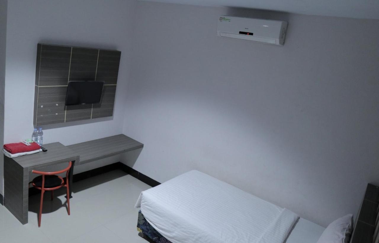 Hotel Reddoorz @ Pasangkayu Mamuju Utara Exterior foto