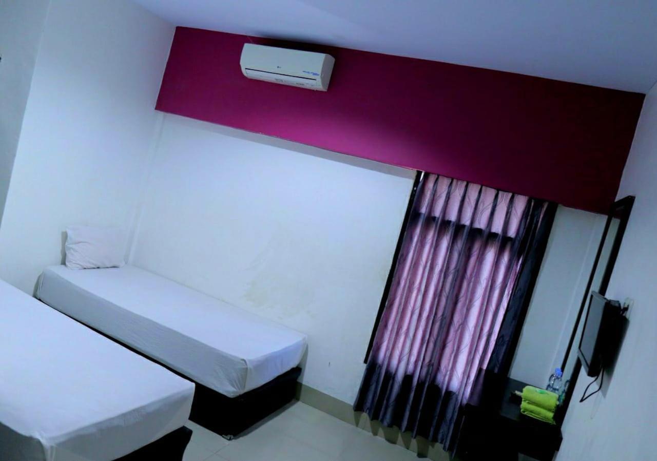 Hotel Reddoorz @ Pasangkayu Mamuju Utara Exterior foto