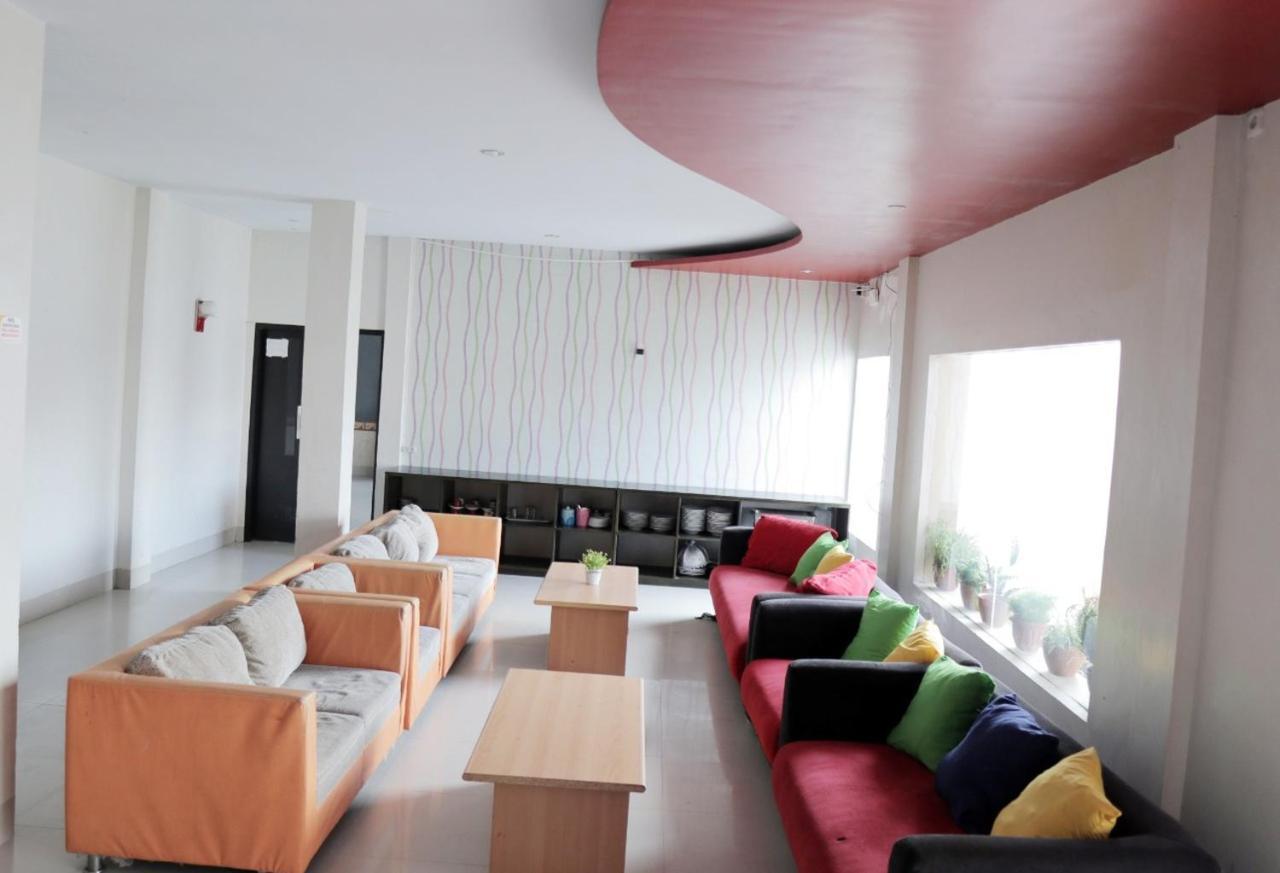 Hotel Reddoorz @ Pasangkayu Mamuju Utara Exterior foto