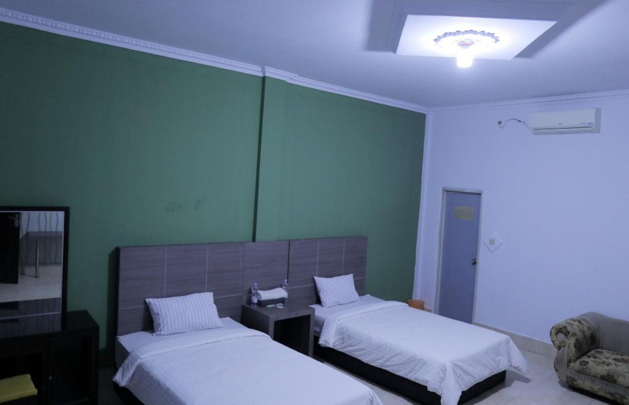 Hotel Reddoorz @ Pasangkayu Mamuju Utara Exterior foto