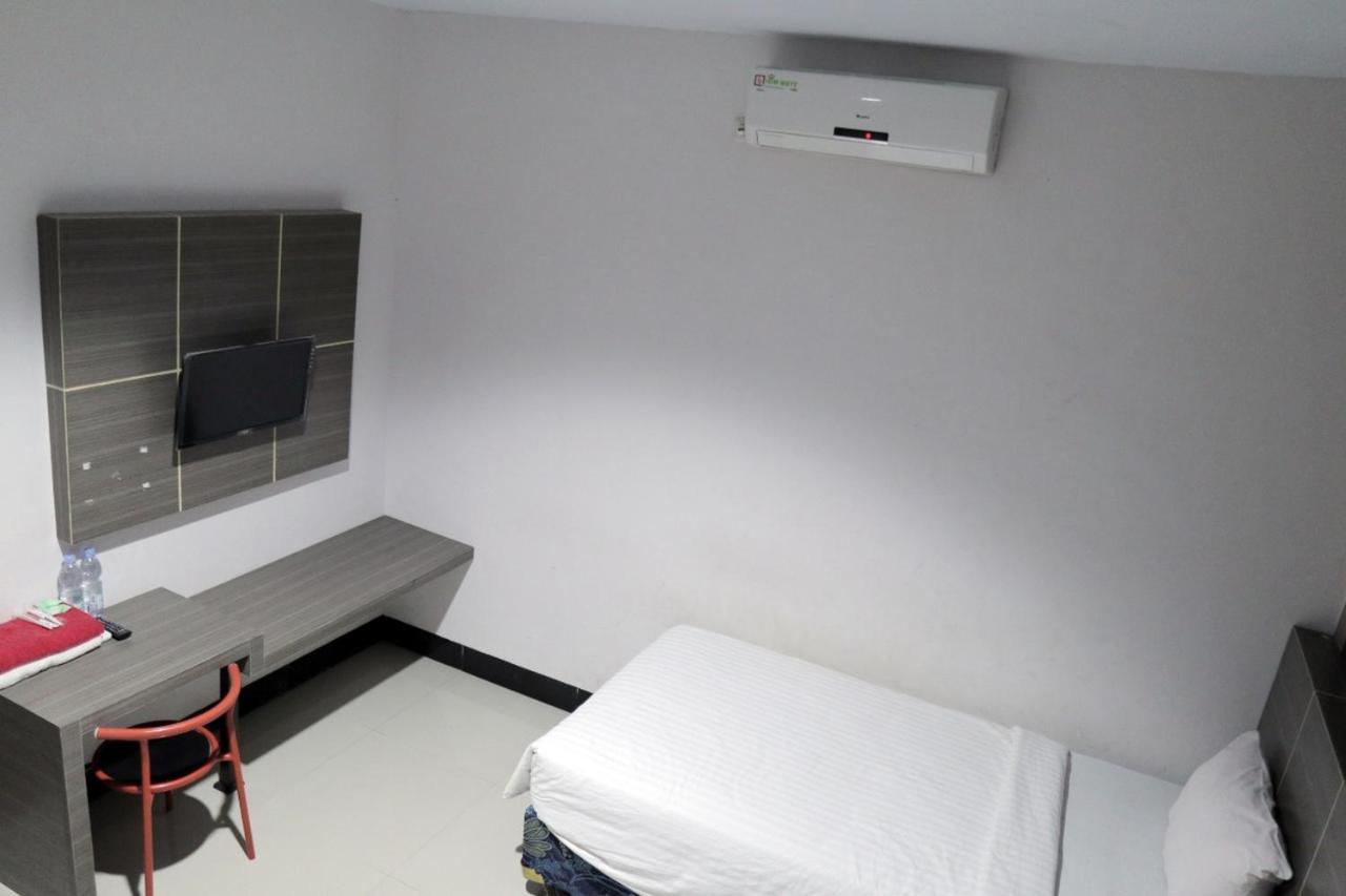 Hotel Reddoorz @ Pasangkayu Mamuju Utara Exterior foto