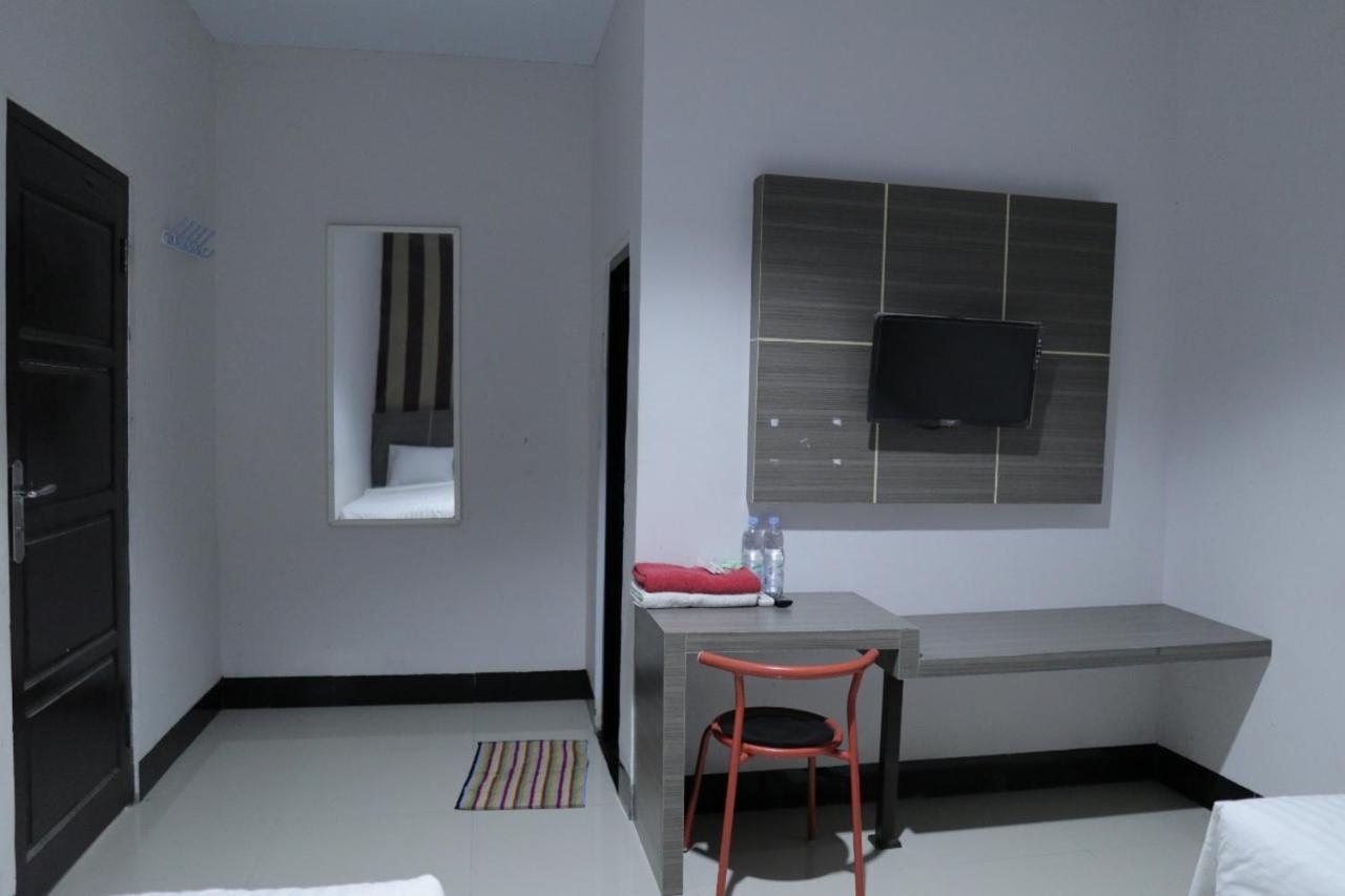 Hotel Reddoorz @ Pasangkayu Mamuju Utara Exterior foto