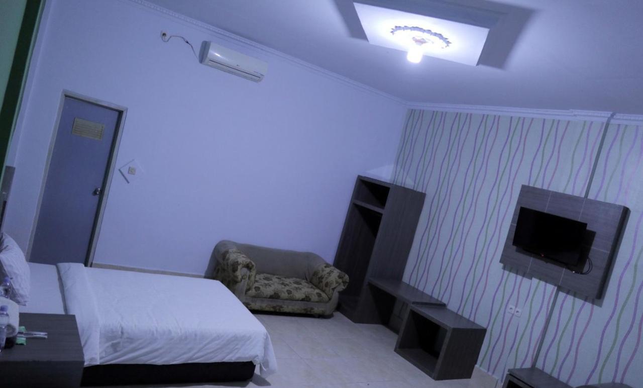 Hotel Reddoorz @ Pasangkayu Mamuju Utara Exterior foto