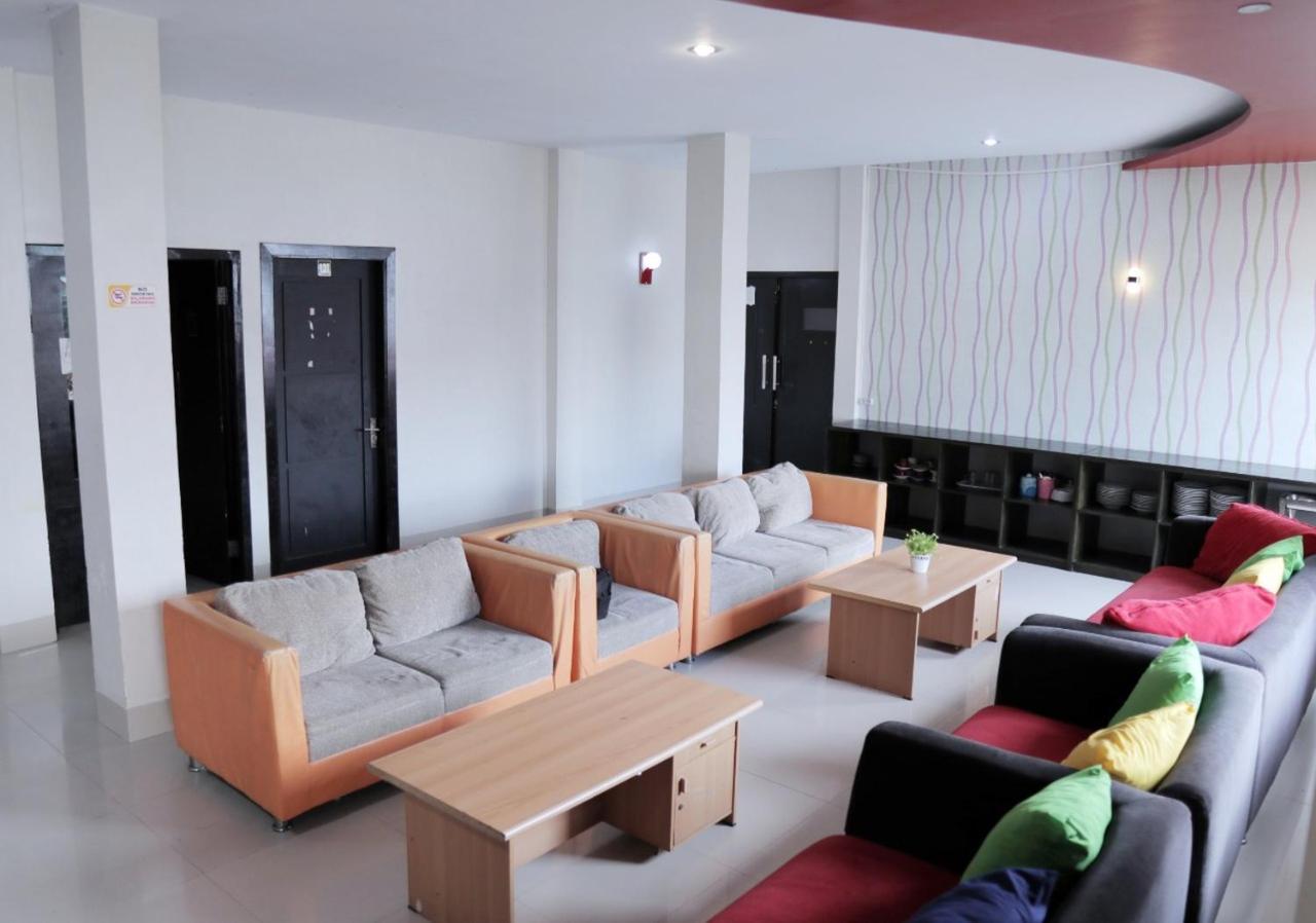 Hotel Reddoorz @ Pasangkayu Mamuju Utara Exterior foto