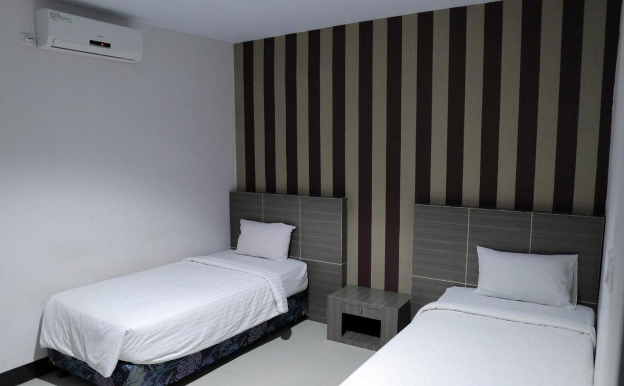 Hotel Reddoorz @ Pasangkayu Mamuju Utara Exterior foto